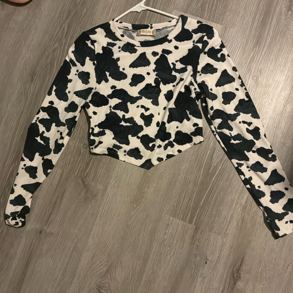 Long sleeve cropped shirt cow print